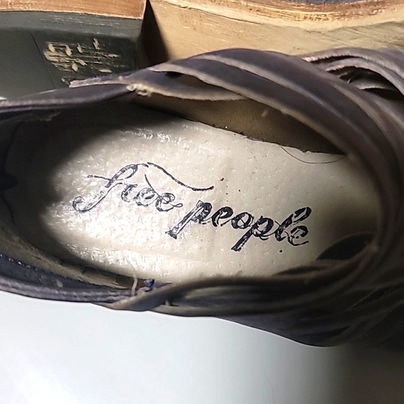 FREE PEOPLE FAMOUS BLUE SHOES! LIKE NEW! - Picture 3 of 7